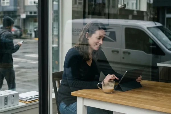 Quando chiedi all'AI un regalo e te lo compra lei: la nuova frontiera dello shopping